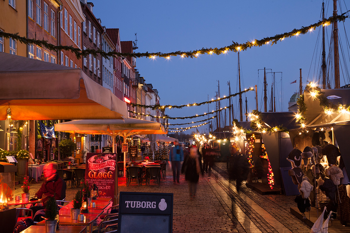 picture of Christmas lights at Nyhavn in Copenhagen