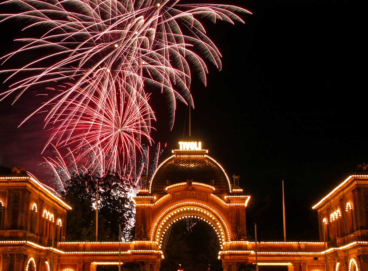 picture of Tivoli with lights