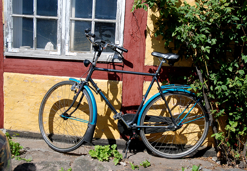 picture of a bike in front of a building