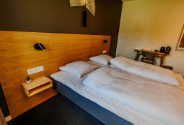 Moderne dobbeltværelse med komfortable senge på Danhostel Tønder Byferie