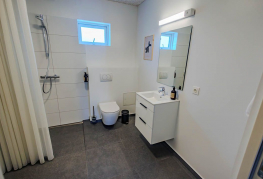 Moderne badeværelse på Danhostel Tønder Byferie