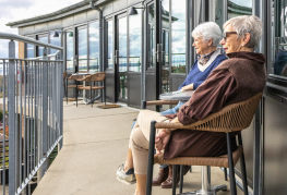 Svalegang foran værelserne på 1. sal på Danhostel Rønde