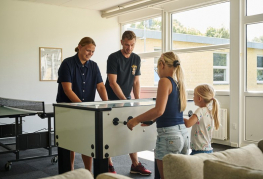 Fællesområde, bordfodbold hos Danhostel Tønder Byferie