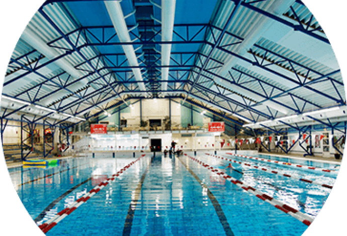 Der er masser af plads til alternativ træning og hygge i Svømmehallens 50-meter bassin