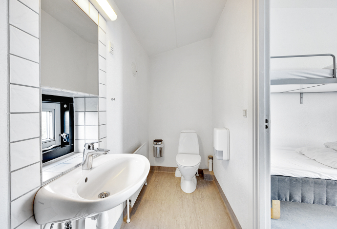Alle værelser har eget toilet og bad