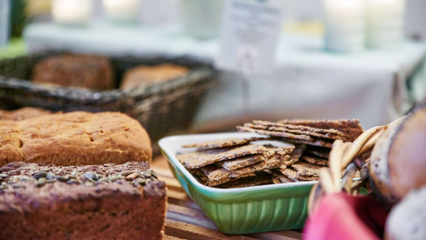 Meals and use of guest kitchens